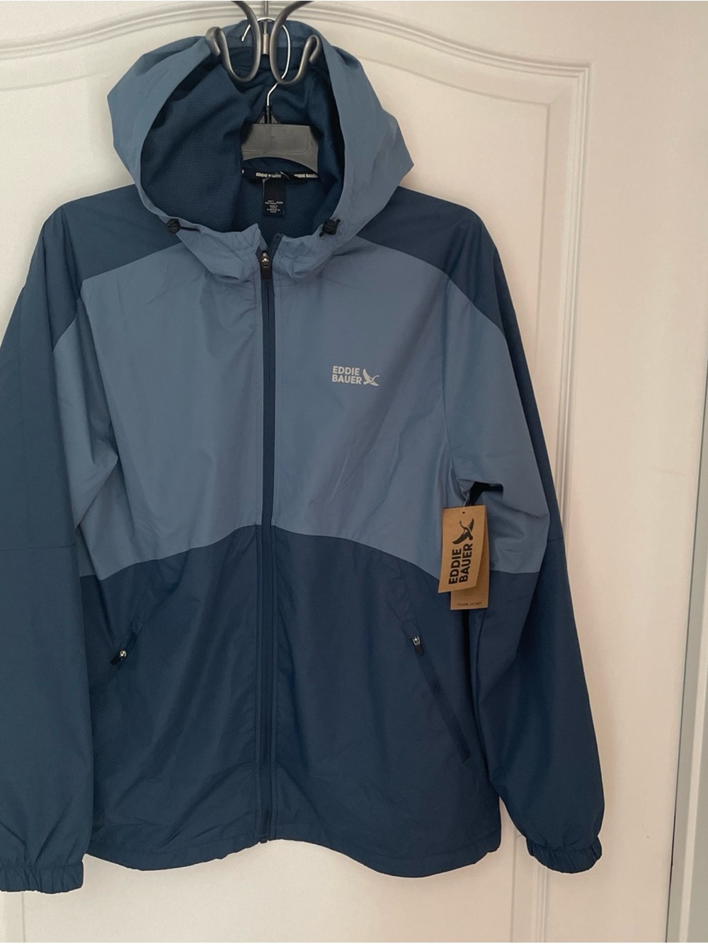 Eddie Bauer Men’s lightweight hooded windbreaker Rain Jacket Pockets  Medium NWT